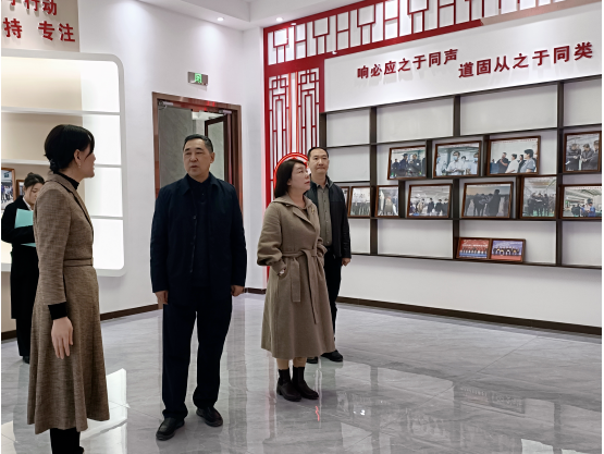 實(shí)地走訪企業(yè) 助力企業(yè)發(fā)展一一洛陽市人大副主任徐新、工信局副局長衛(wèi)樹紅一行蒞臨鴻元軸承調(diào)研